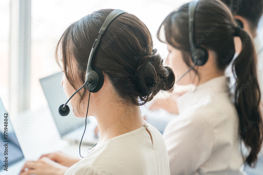 スタッフの時間が奪われれる カスタマーサポート 問い合わせ コスト削減